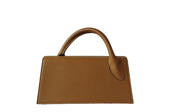 albol-angela2001-cam-trasera